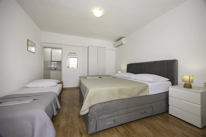 Apartments Villa Ambasador, Brela - bedroom