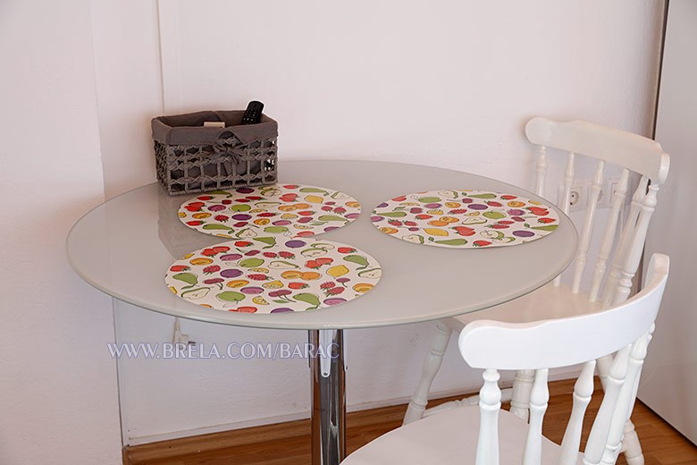 apartments Bara�, Brela - table