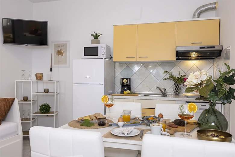 Apartments StoMarica, Brela - dining table