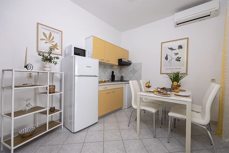 Apartments StoMarica, Brela - dining room