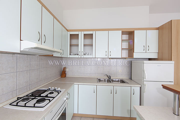 voll ausgestattete gro&szlig;e K&uuml;che