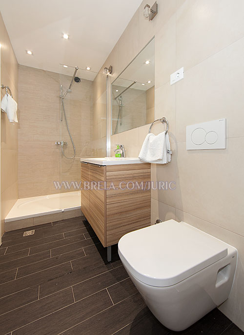 Apartments Juri�, Brela Soline - Badezimmer