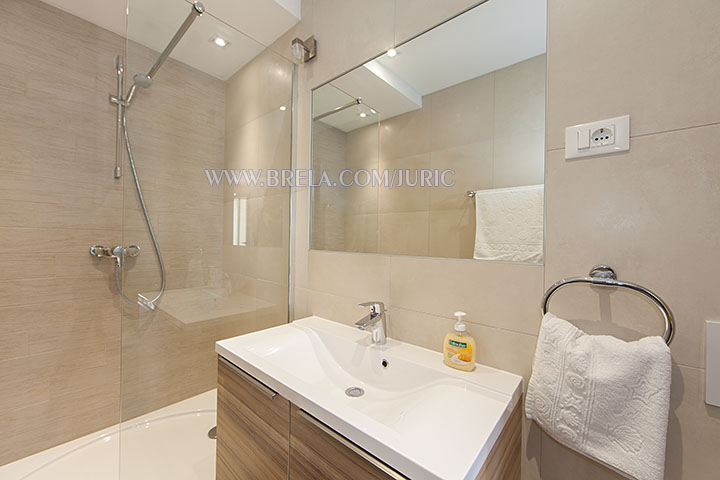 Apartments Juri�, Brela Soline - bathroom, recent design