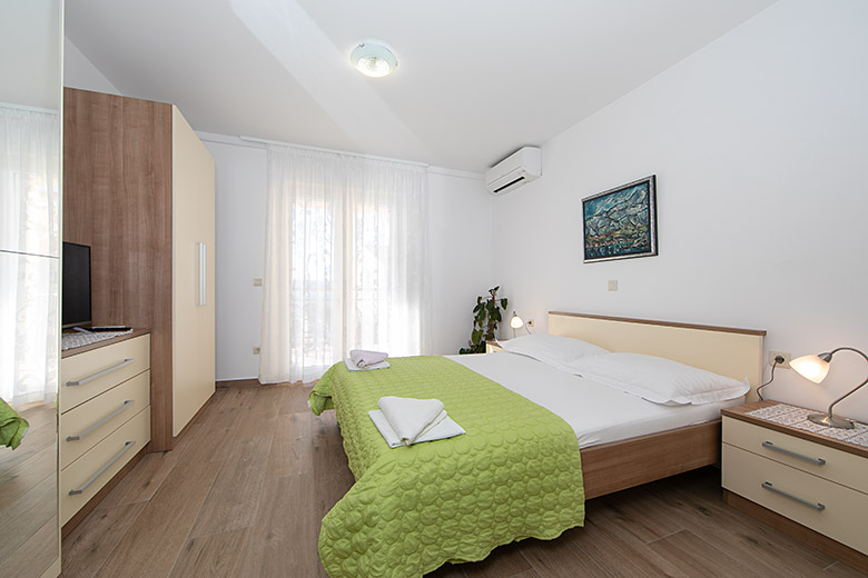 Apartments Kate, Brela - bedroom