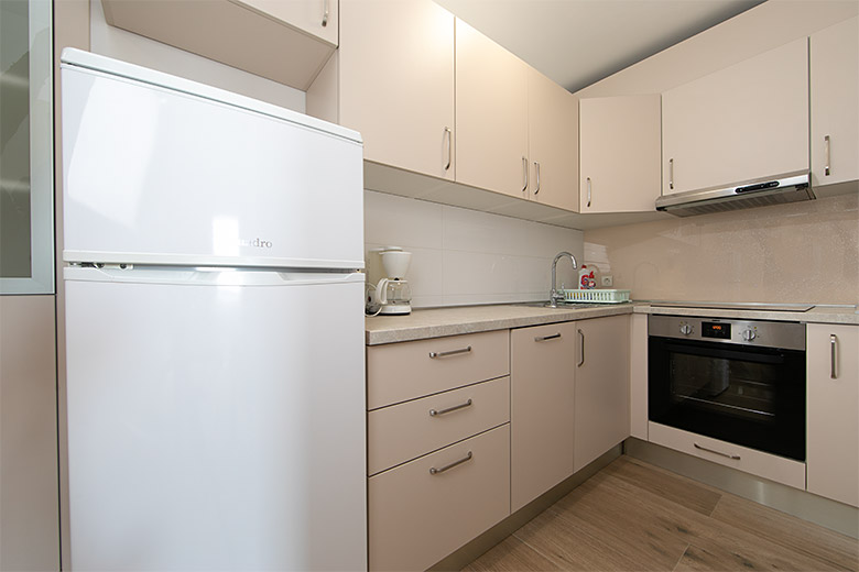 Apartments Kate, Brela - kitchen