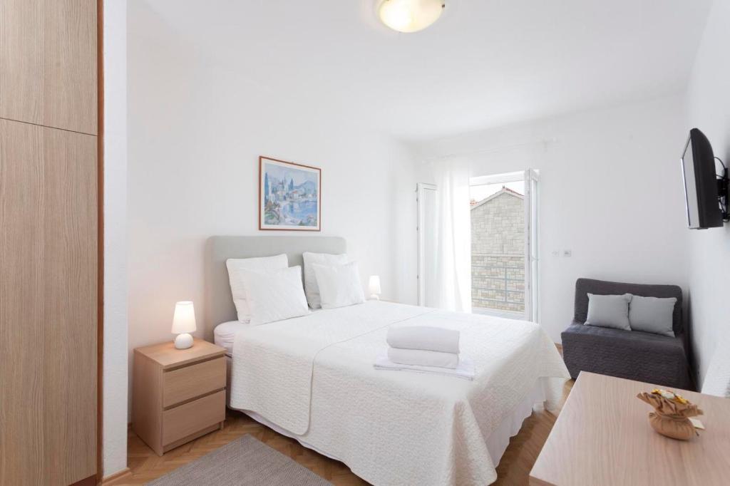 apartments Ledić, Brela - bedroom