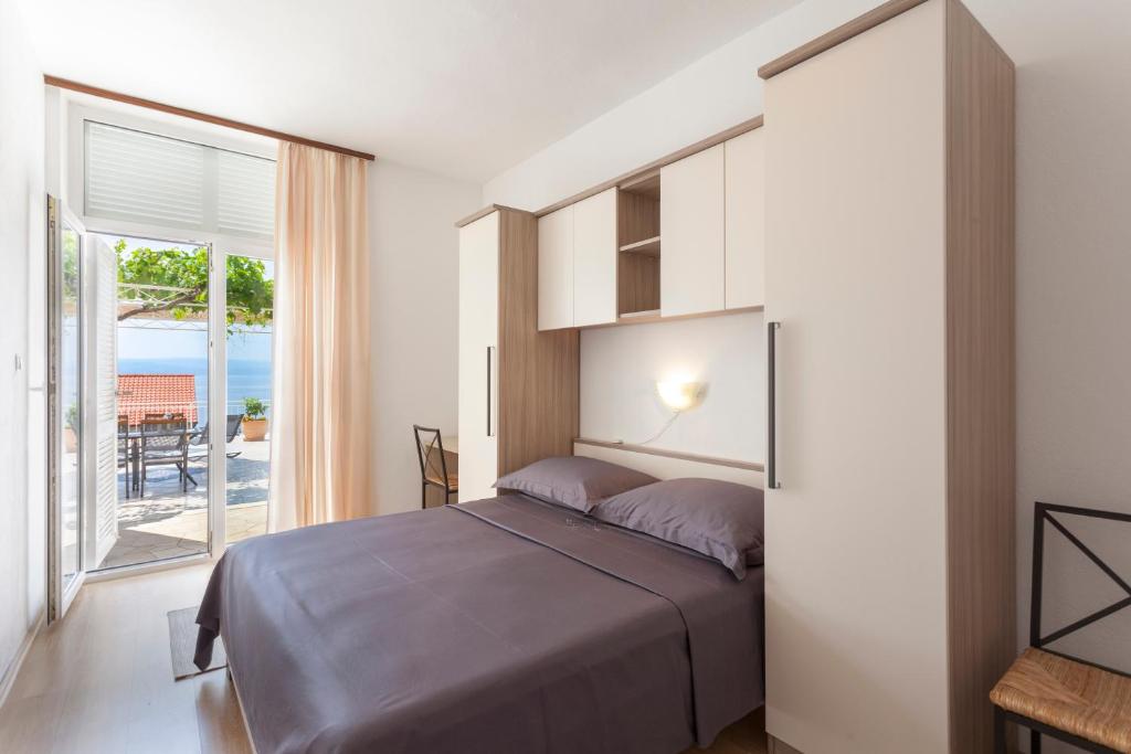 apartments Ledić, Brela - bedroom