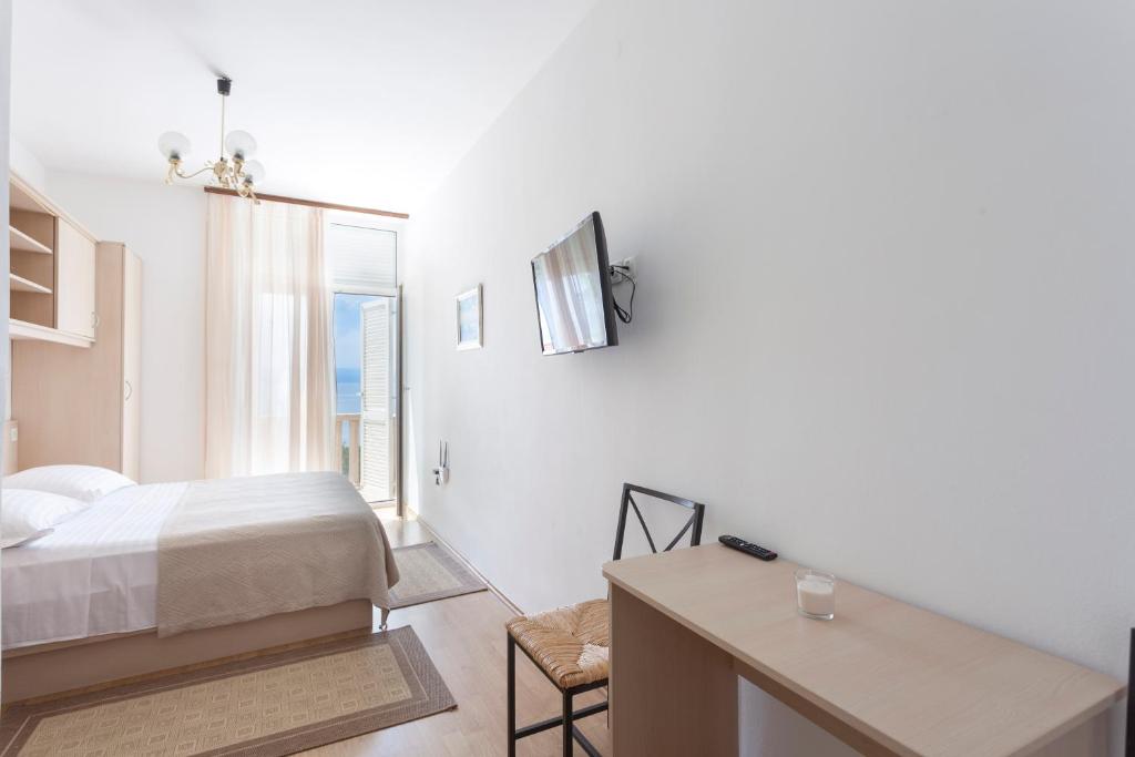 apartments Ledić, Brela - bedroom