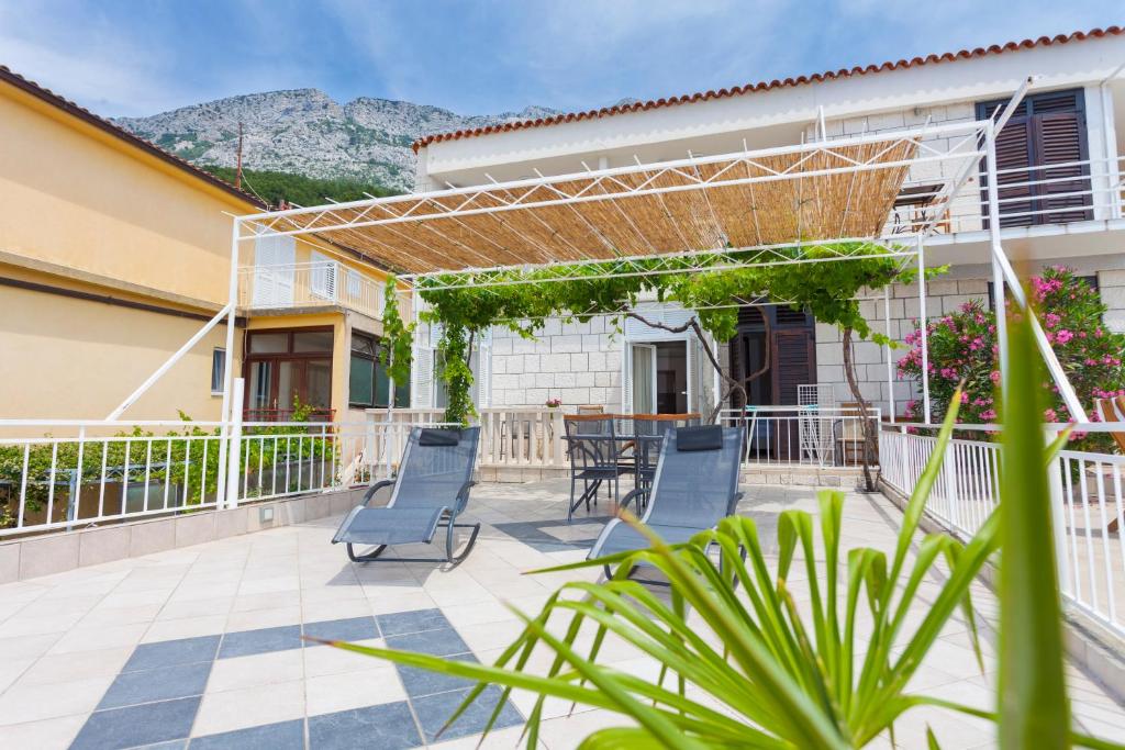 apartments Ledić, Brela - terrace with sea view