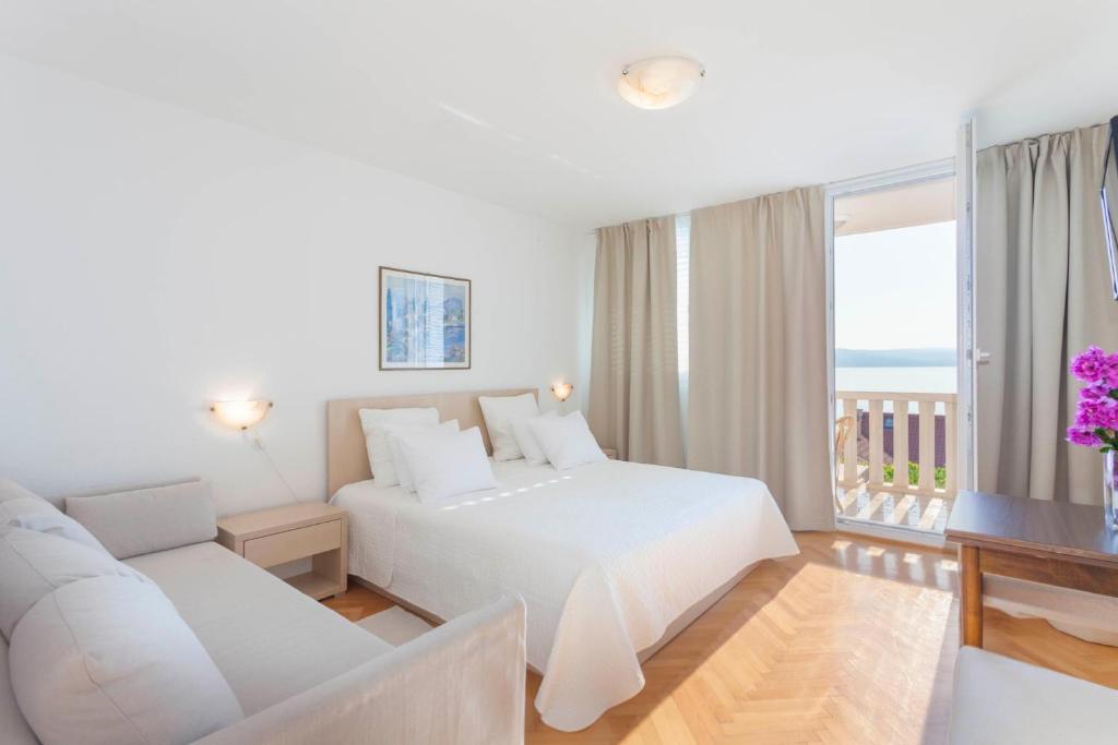 apartments Ledić, Brela - mountain side