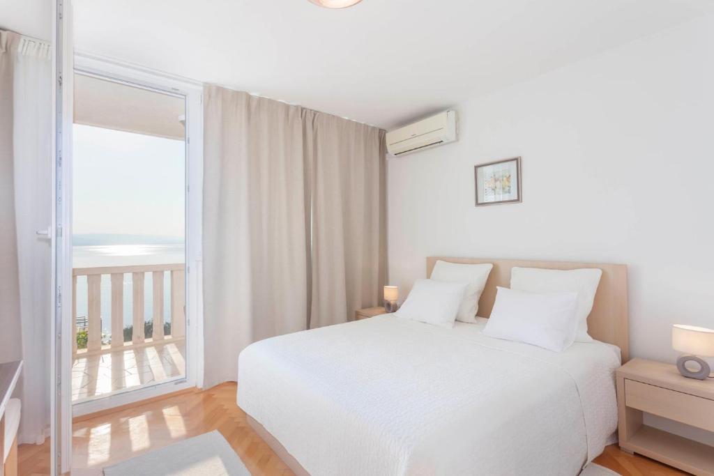 apartments Ledić, Brela - mountain side