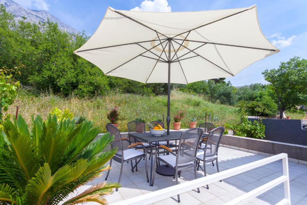 apartments Ledić, Brela - terrace