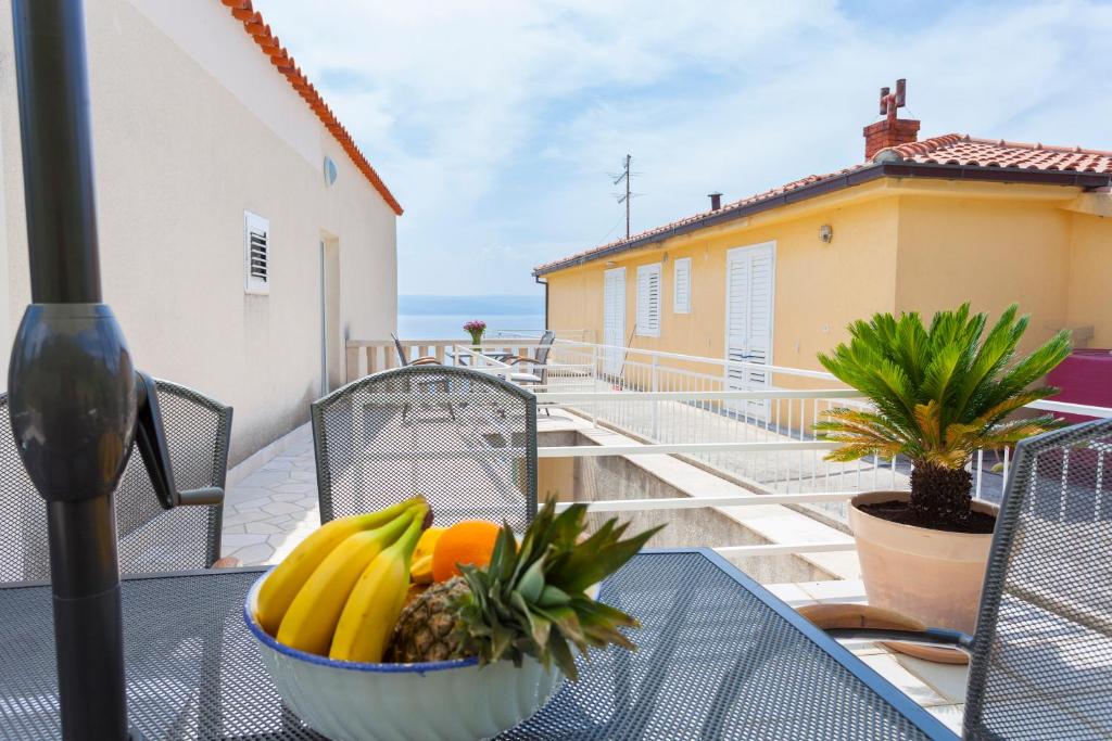 apartments Ledić, Brela - terrace with sea view