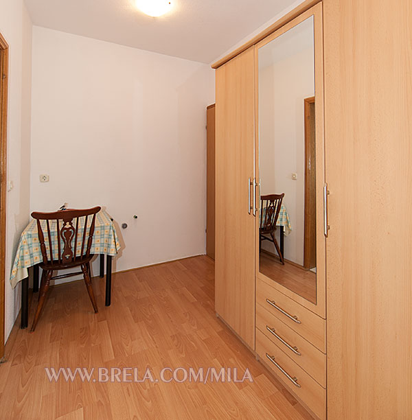garderobni ormar u drugoj spava�oj sobi - wardrobe in second bedroom - Schrank in zweite Schlafzimmer