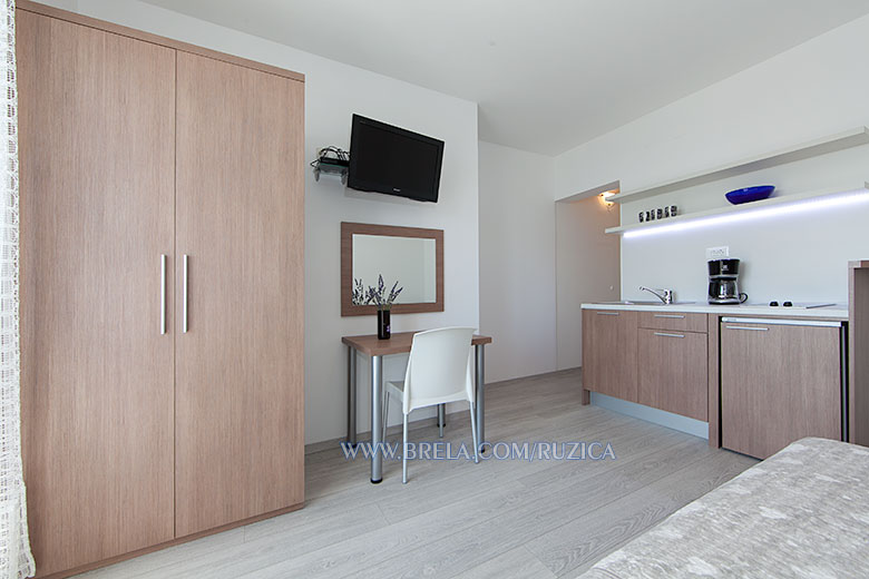 apartments Ru�ica �ami�, Brela - wardrobe