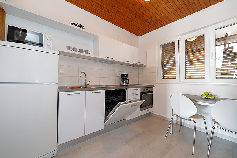 apartments Ru�ica, Brela - kitchen