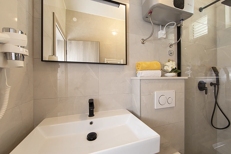 Apartments Škrabić, Brela - bathroom