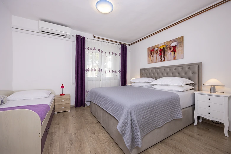Apartments Škrabić, Brela - bedroom