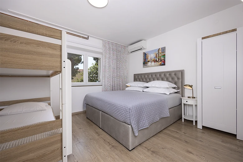 Apartments Škrabić, Brela - bedroom