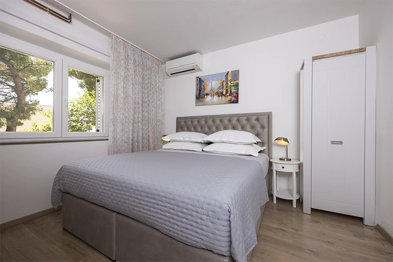 Apartments Škrabić, Brela - bedroom