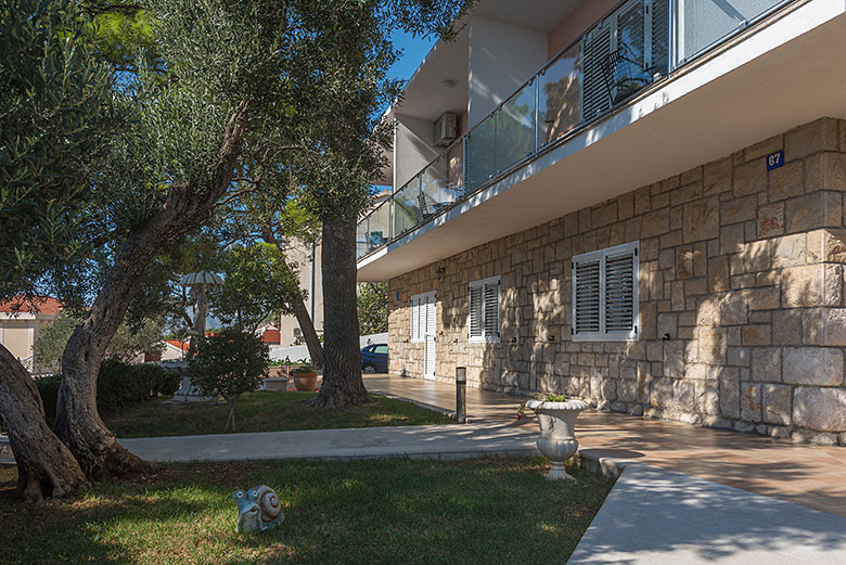 Apartments Škrabić, garden