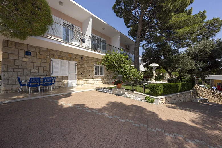 Apartments Škrabić, garden