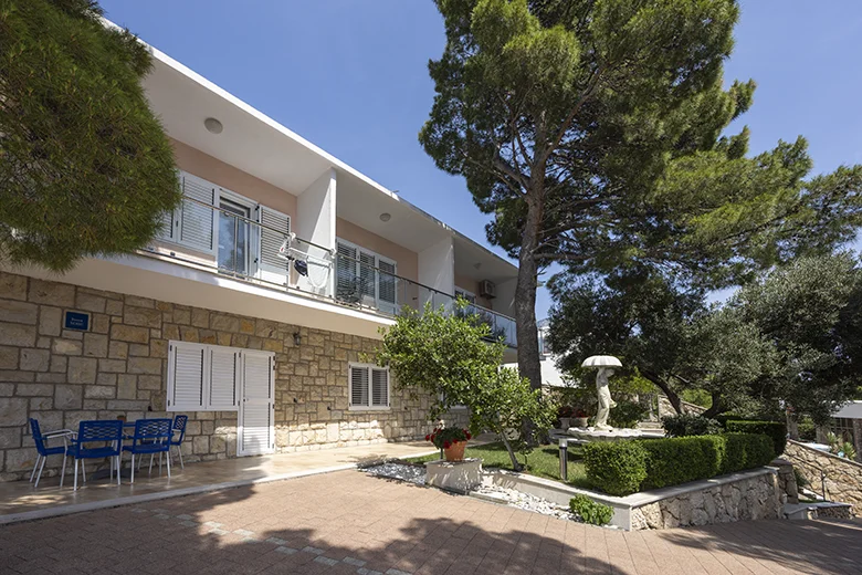 Apartments Škrabić, garden