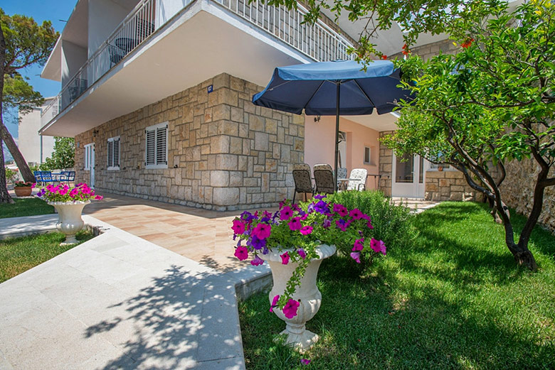 Apartments Škrabić, garden