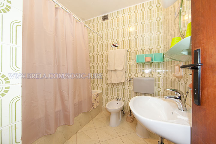 apartments Jure &Scaron;o&scaron;ić, Brela - first bathroom