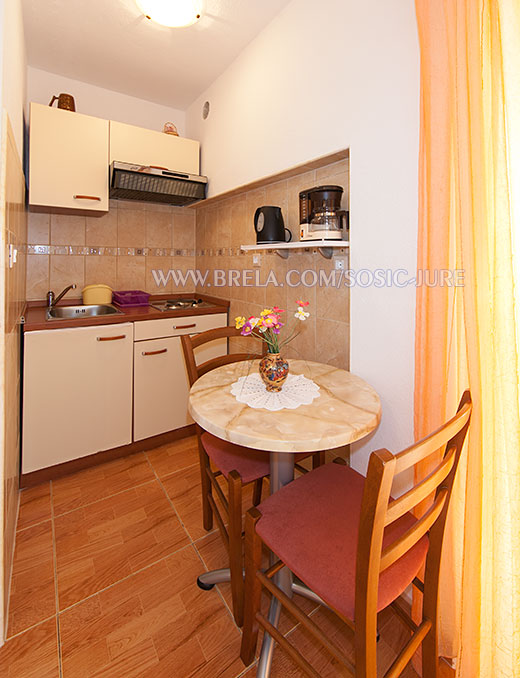 apartments Jure &Scaron;o&scaron;ić, Brela - kitchen