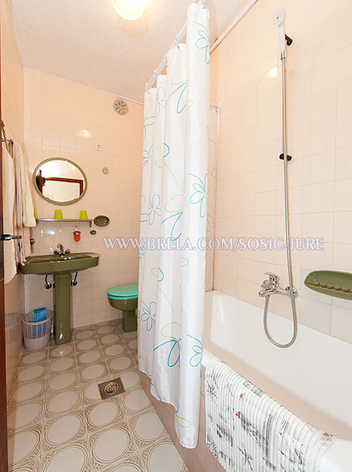 apartments Jure &Scaron;o&scaron;ić, Brela - bathroom
