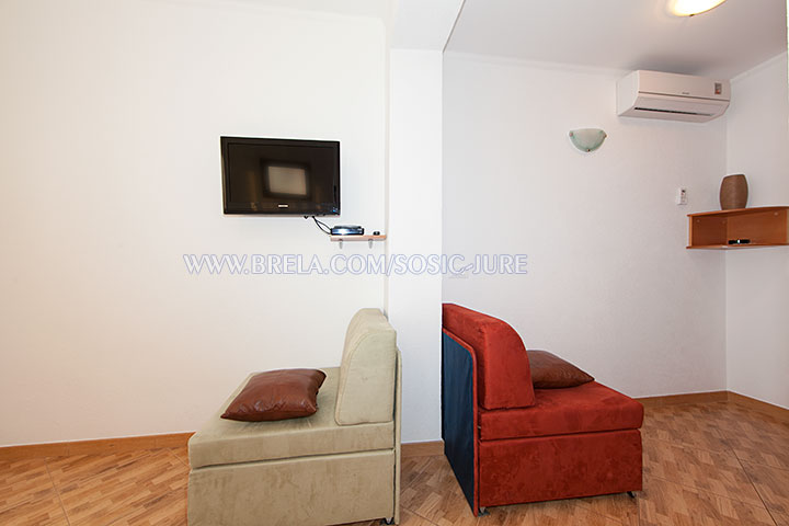 apartments Jure &Scaron;o&scaron;ić, Brela - details with sofa's