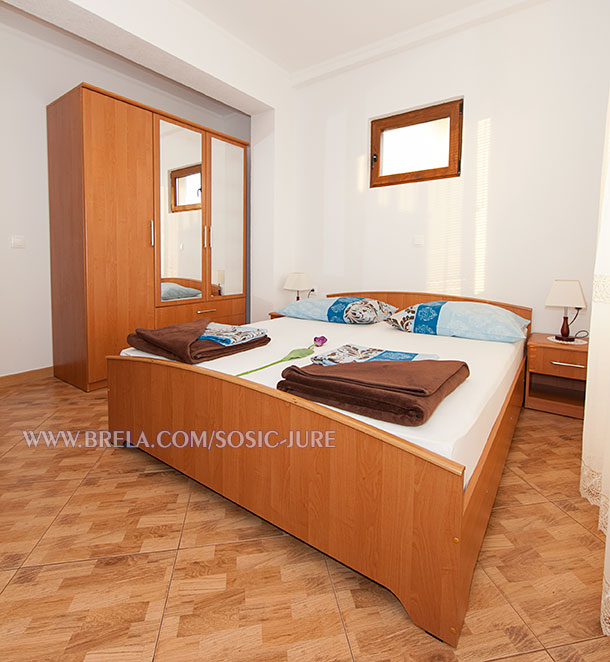 apartments Jure &Scaron;o&scaron;ić, Brela - first bedroom