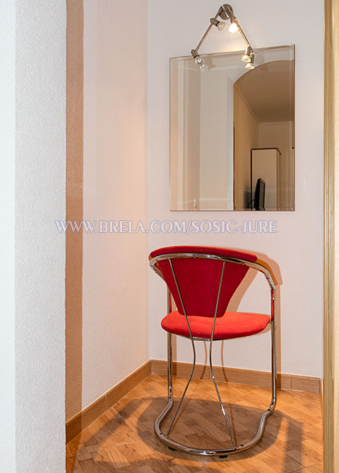 apartments Jure &Scaron;o&scaron;ić, Brela - dressing and makeup mirror