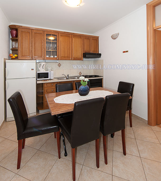 apartments Jure &Scaron;o&scaron;ić, Brela - kitchen, dining room