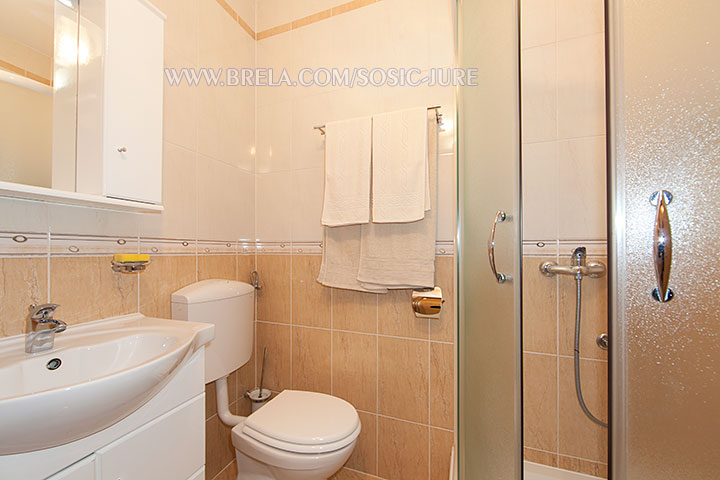 apartments &Scaron;o&scaron;ić, Brela - bathroom