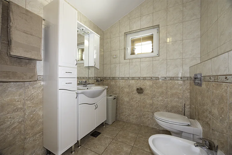 Apartments Villa kapetan Jure, Brela - bathroom
