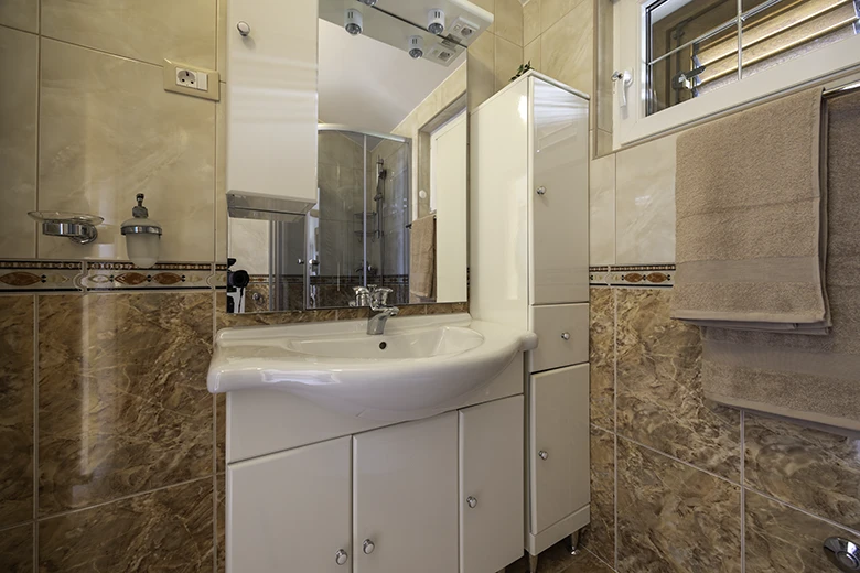 Apartments Villa kapetan Jure, Brela - bathroom