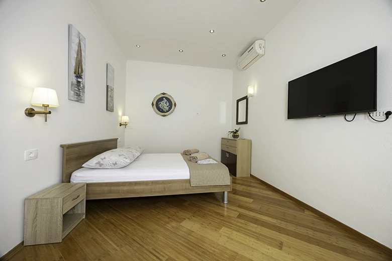 Apartments Villa kapetan Jure, Brela - bedroom