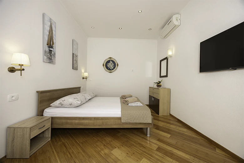 Apartments Villa kapetan Jure, Brela - bedroom