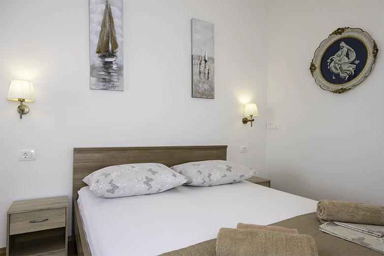 Apartments Villa kapetan Jure, Brela - bedroom