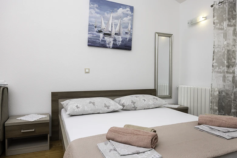 Apartments Villa kapetan Jure, Brela - bedroom