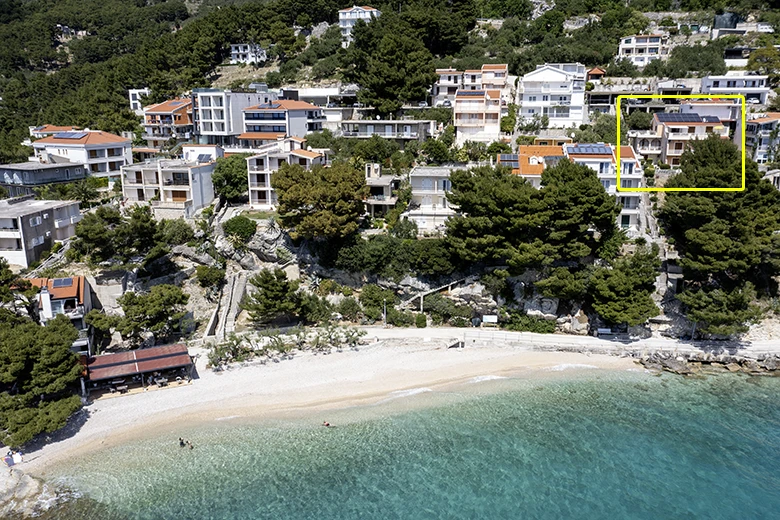 apartments kapetan Jure, Brela - aerial view, position
