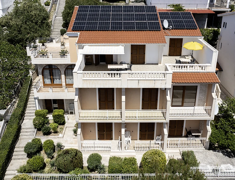 apartments kapetan Jure, Brela - aerial view