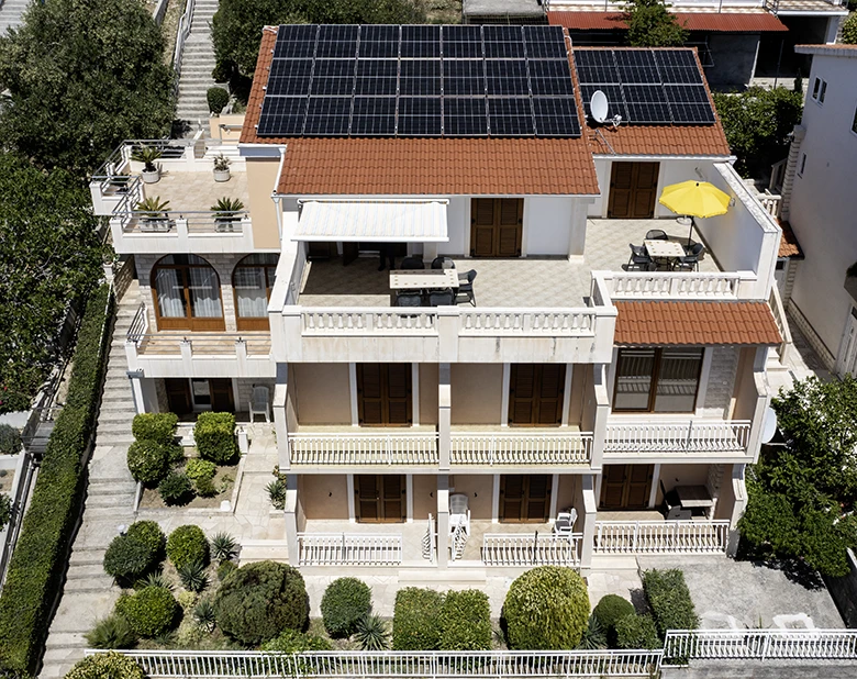 apartments kapetan Jure, Brela - aerial view