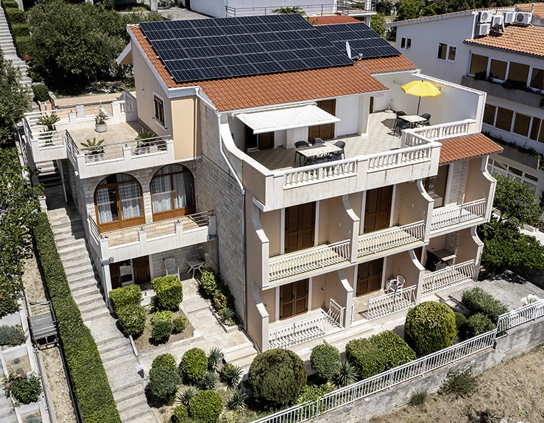 apartments kapetan Jure, Brela - aerial view