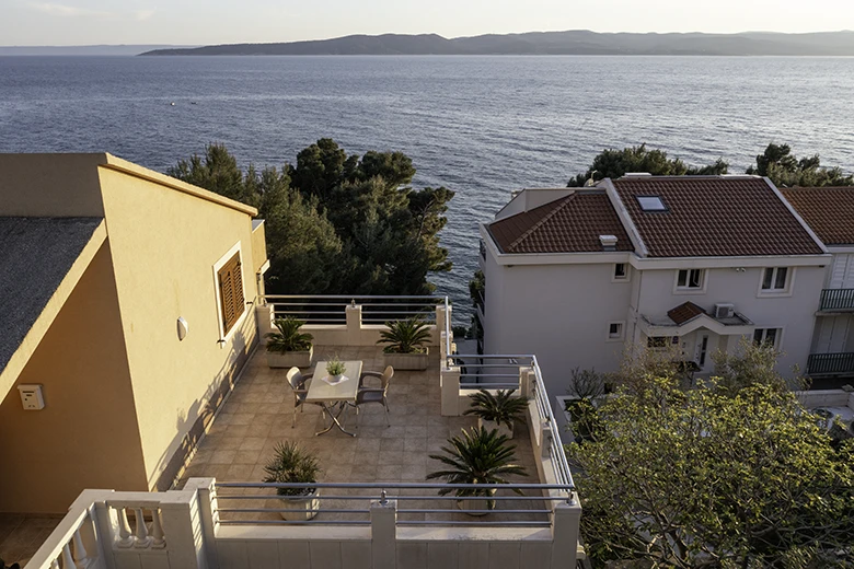 apartments kapetan Jure, Brela - aerial view