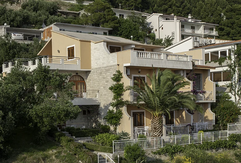 apartments kapetan Jure, Brela - house