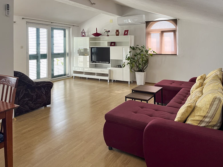 Apartments Toma&scaron;, Brela - living and dining room