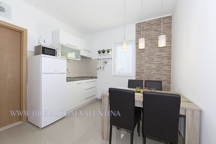 apartments Valentina, Brela &Scaron;�it - dining room and kitchen